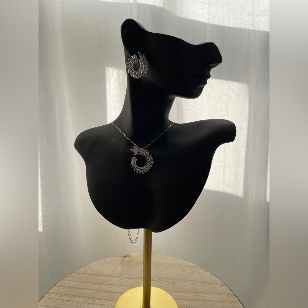 Necklace & earrings